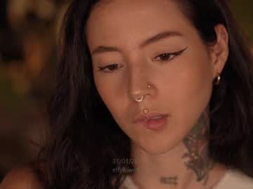 Live cam preview of effylowell_