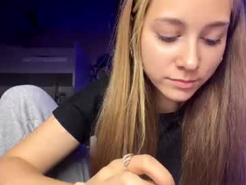 Emelineserdula live cam preview — HD — blonde — age 18