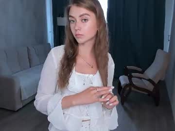 Honeybines live cam preview — HD — teen — age 18
