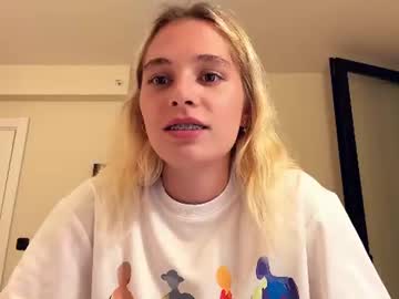 Janeeiland live cam preview — HD — shy — age 18