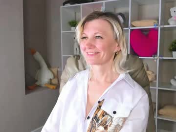 Live Milf Julie_lucasss – Hot Milf Cams