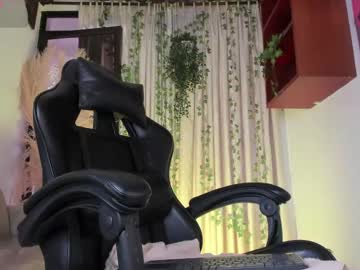 Live Feet Fetish Performer Juliensaint_, 22 yrs - Ted's Cam Directory