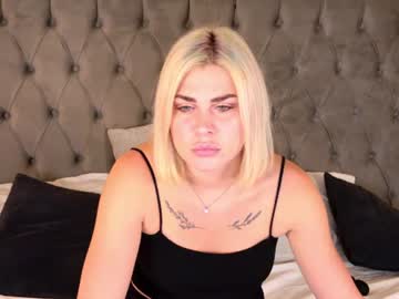 Kissmelolaa live cam preview — HD — skinny — age 18
