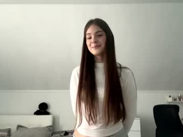 Kristinreill live cam preview — HD — new — age 18