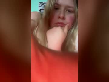 Kylierenee6100d live cam preview — HD — bored — age 0