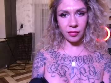 Lirvani live cam preview — office — age 33