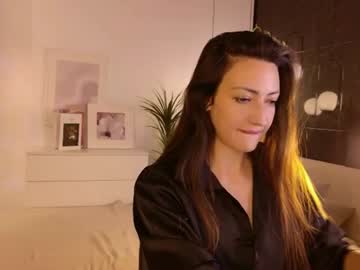 Mariamegs live cam preview — HD — pantyhose — age 32