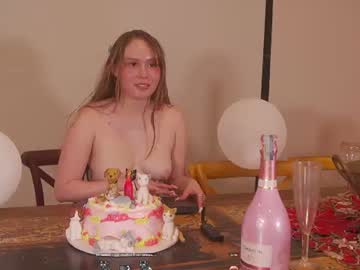 Milky 0 live cam preview — HD — petite — age 22