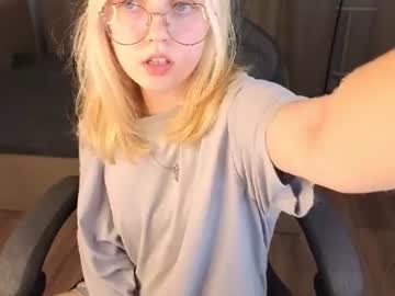 Mollyy Snow live cam preview — HD — new — age 20