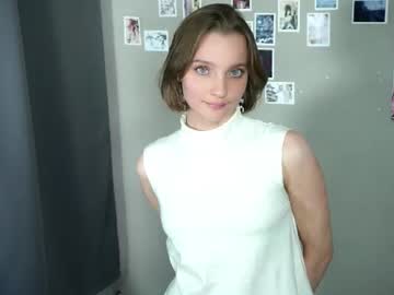 Novellarinderknecht live cam preview — HD — shy — age 18