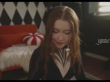 Live Feet Fetish Performer Ynnenbrynn - Ted's Cam Directory